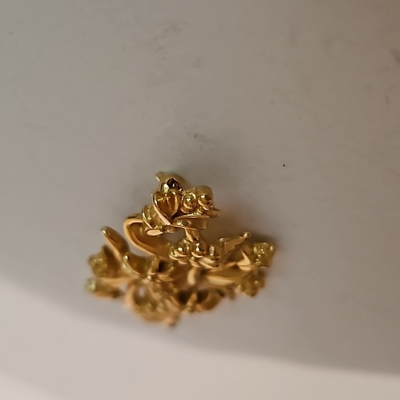 MONET Goldtone Flower & Vine Brooch - Picture 4 of 6